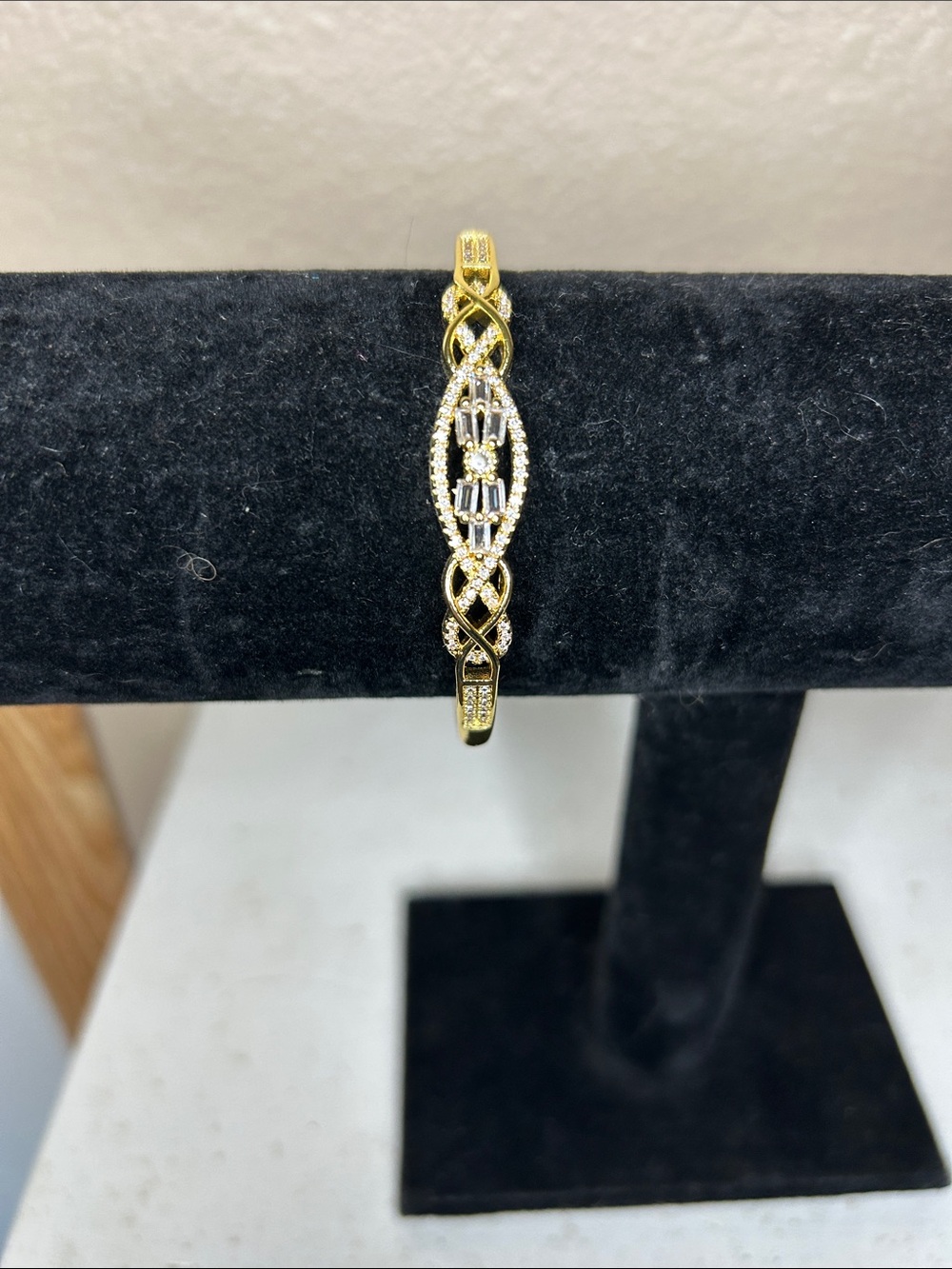 Gold Plated 18K Zircon Twisted Knot Bracelet - Picture 2 of 4